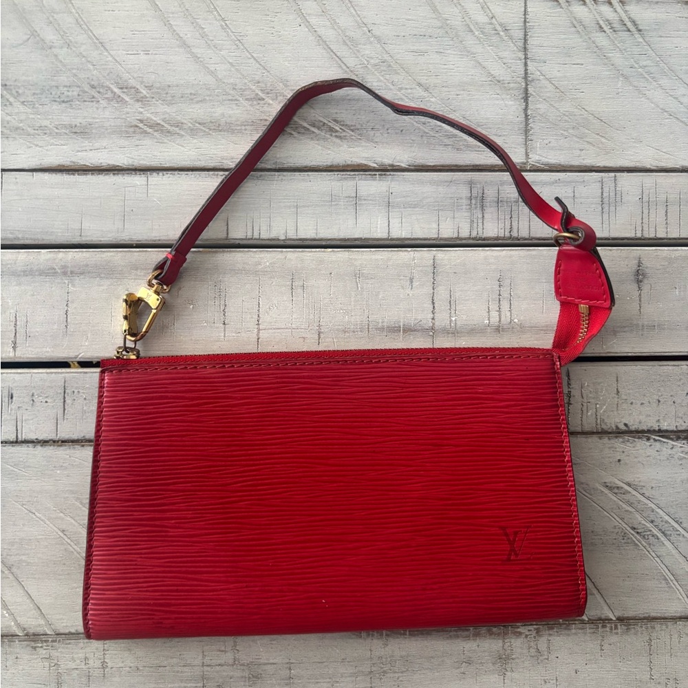 Vintage - Steal Deal🚨 Louis Vuitton Red Clutch Wristlet